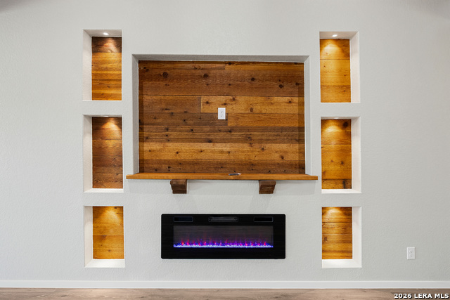 Image 10 of 39 For 316 Royal Oaks Dr