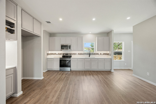 Image 12 of 39 For 316 Royal Oaks Dr