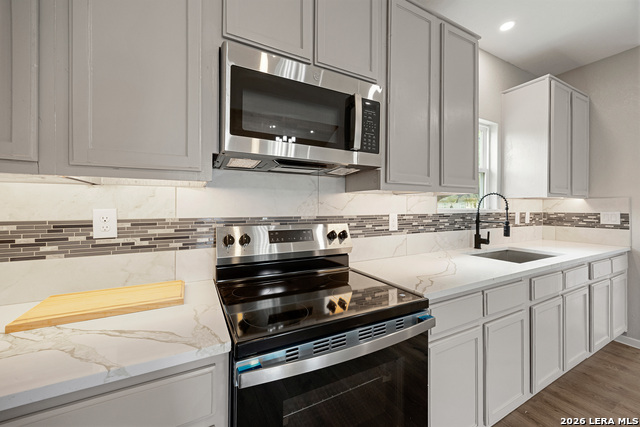 Image 14 of 39 For 316 Royal Oaks Dr