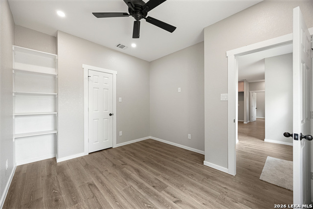 Image 16 of 39 For 316 Royal Oaks Dr