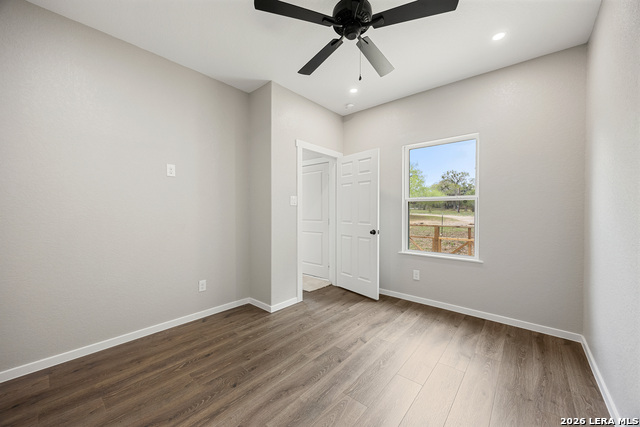 Image 17 of 39 For 316 Royal Oaks Dr