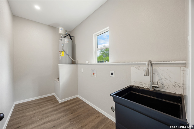 Image 18 of 39 For 316 Royal Oaks Dr