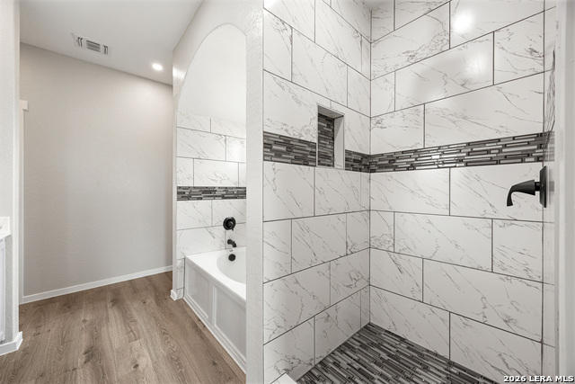 Image 23 of 39 For 316 Royal Oaks Dr