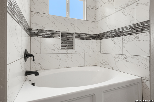 Image 26 of 39 For 316 Royal Oaks Dr