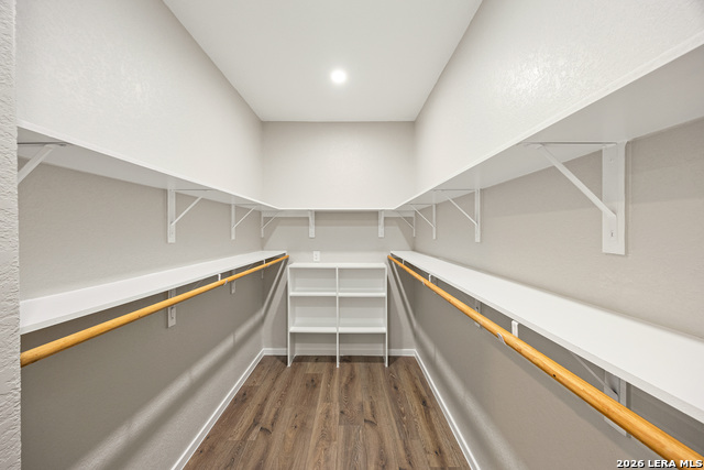 Image 27 of 39 For 316 Royal Oaks Dr