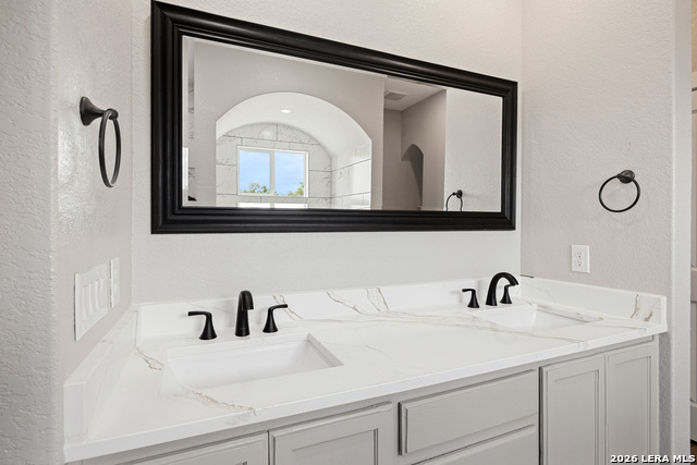 Image 28 of 39 For 316 Royal Oaks Dr