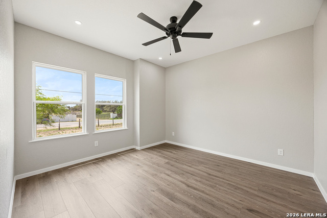 Image 29 of 39 For 316 Royal Oaks Dr