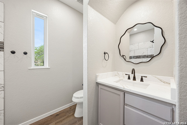 Image 32 of 39 For 316 Royal Oaks Dr