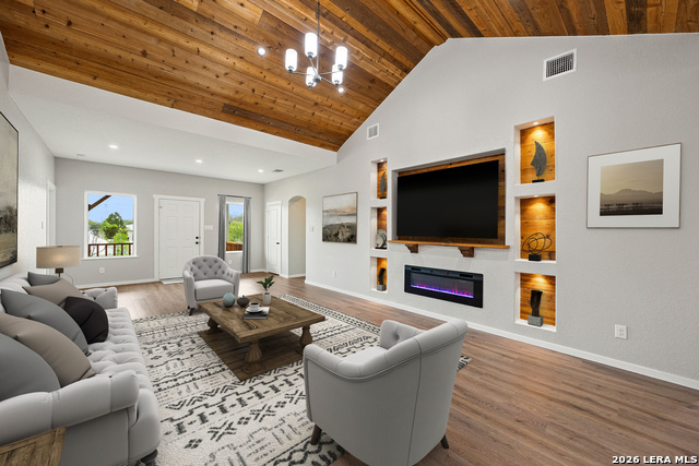 Image 4 of 39 For 316 Royal Oaks Dr