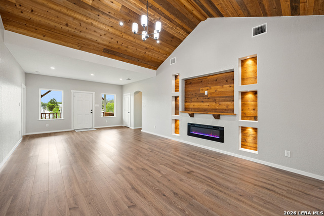 Image 9 of 39 For 316 Royal Oaks Dr