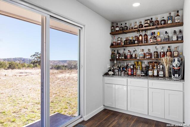 Listing photo id 11 for 3611 Medina Hwy