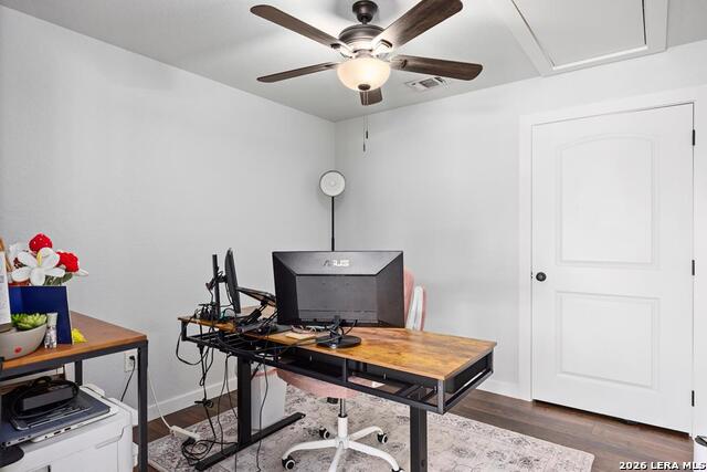 Listing photo id 18 for 3611 Medina Hwy