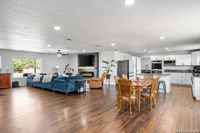 Listing photo id 3 for 3611 Medina Hwy