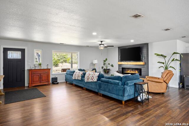 Listing photo id 4 for 3611 Medina Hwy