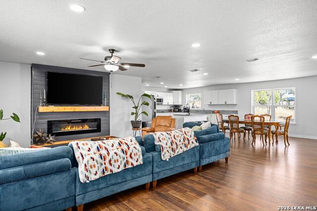 Listing photo id 5 for 3611 Medina Hwy