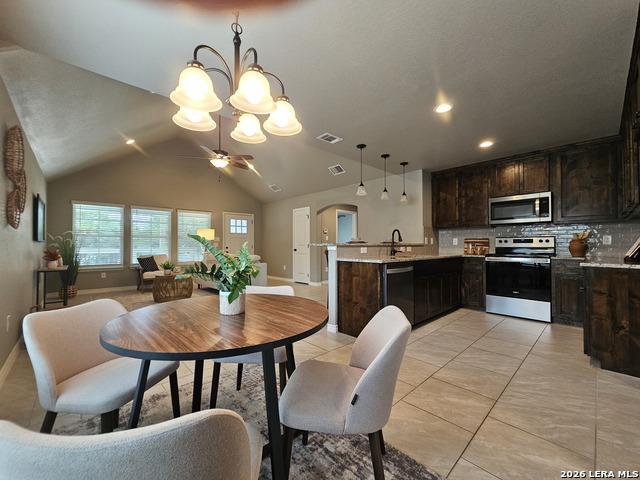 Image 21 of 31 For 612 Canyon Springs Dr