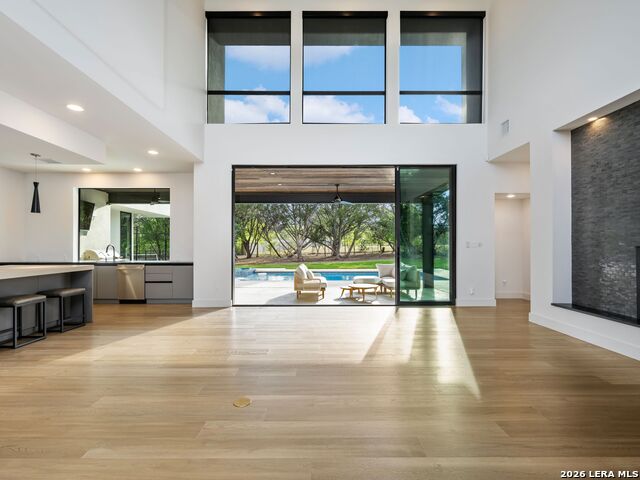 Image 13 of 87 For 211 Wellesley Hill