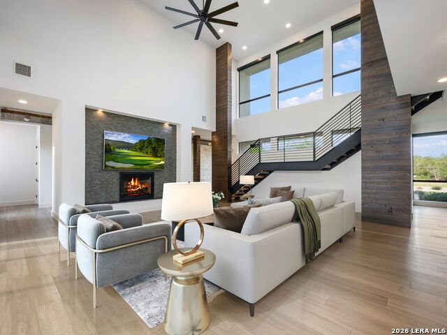 Image 9 of 87 For 211 Wellesley Hill