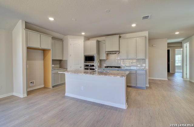 Image 4 of 24 For 927 Creek Bed Drive