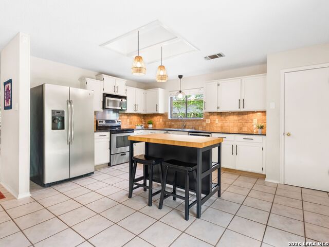 Listing photo id 15 for 14930 Dancers Image