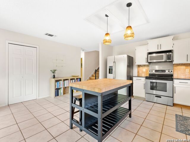 Listing photo id 16 for 14930 Dancers Image