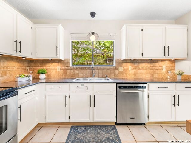 Listing photo id 19 for 14930 Dancers Image