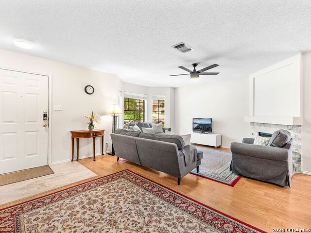 Listing photo id 5 for 14930 Dancers Image