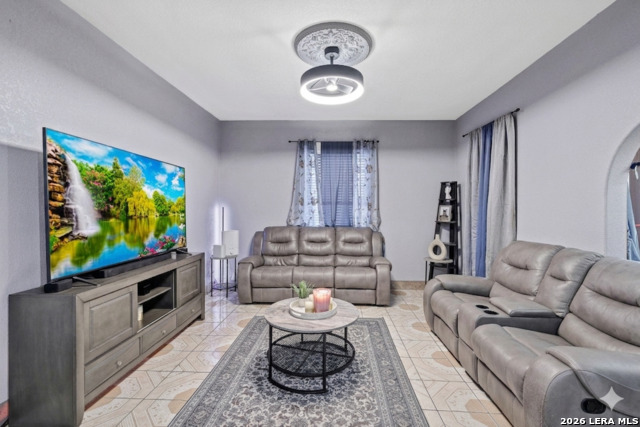 Image 4 of 24 For 1518 Travis W