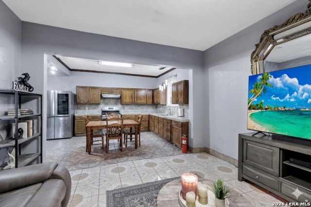 Image 5 of 24 For 1518 Travis W