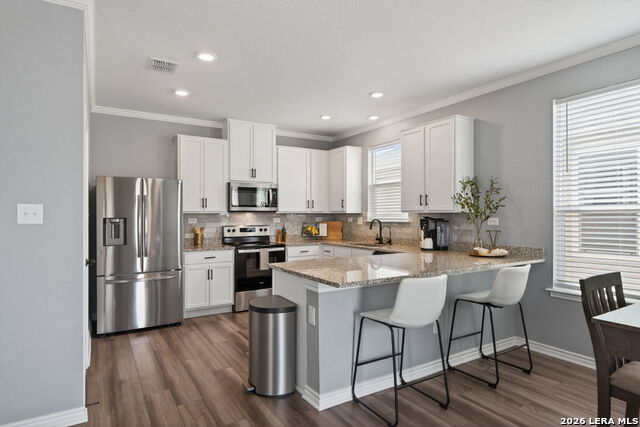 Listing photo id 8 for 4133 Harper Lee Ln