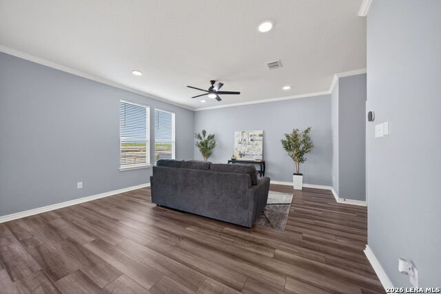 Listing photo id 4 for 4133 Harper Lee Ln