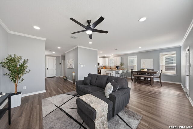 Listing photo id 6 for 4133 Harper Lee Ln