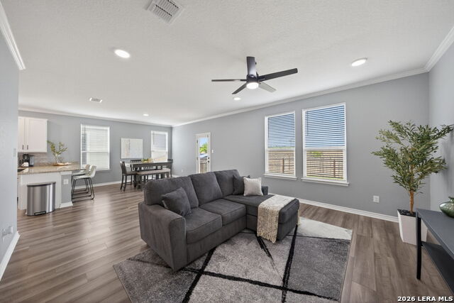 Listing photo id 7 for 4133 Harper Lee Ln