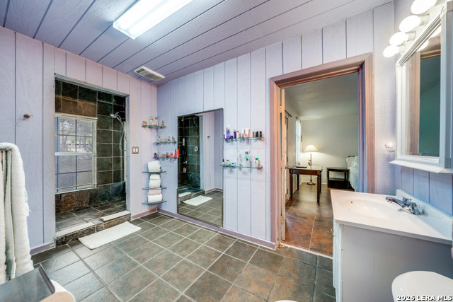 Listing photo id 12 for 1723 Medina Circle