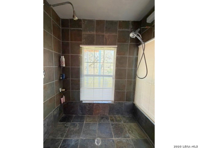 Listing photo id 14 for 1723 Medina Circle