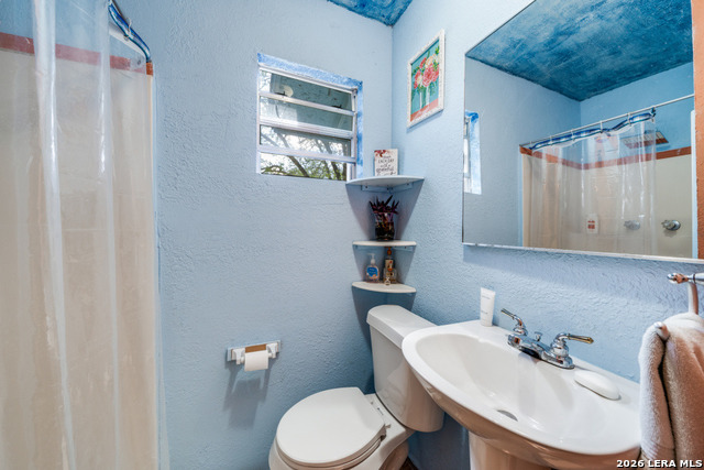 Listing photo id 16 for 1723 Medina Circle