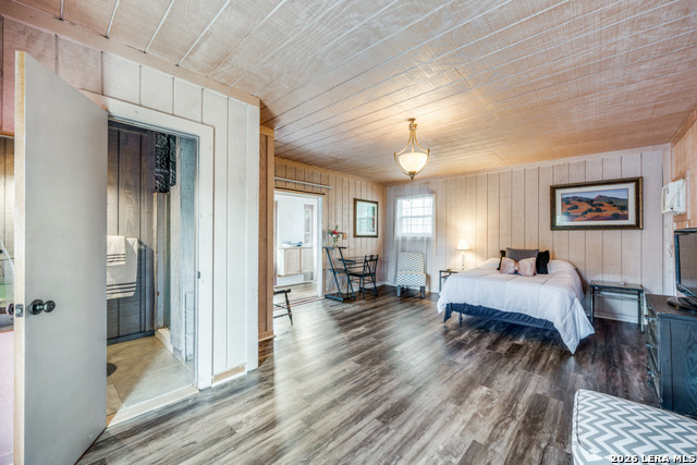 Listing photo id 23 for 1723 Medina Circle