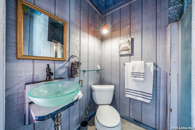 Listing photo id 24 for 1723 Medina Circle