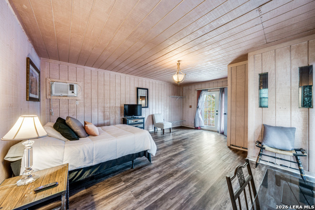 Listing photo id 25 for 1723 Medina Circle