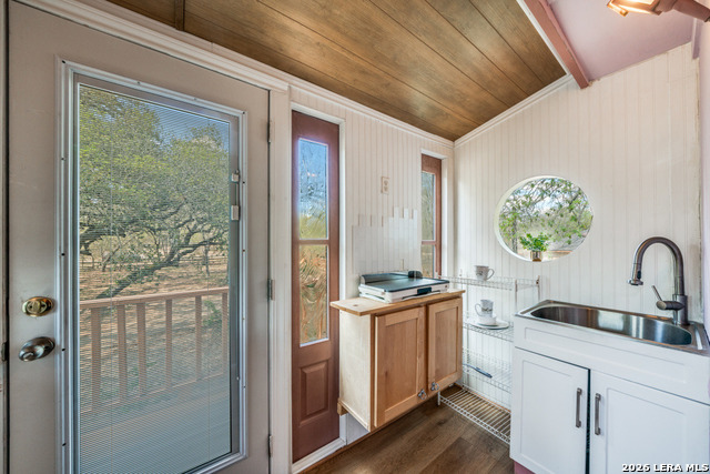 Listing photo id 26 for 1723 Medina Circle