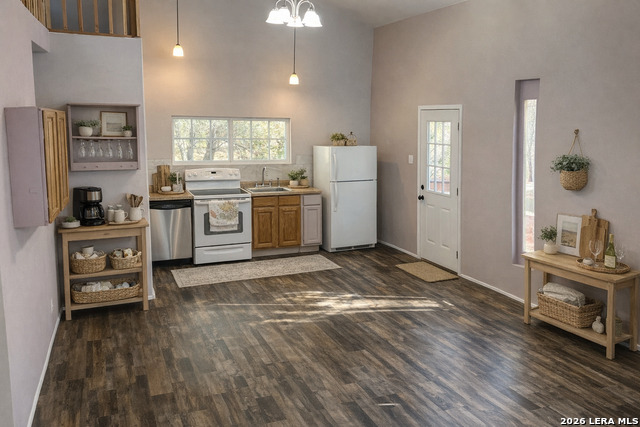 Listing photo id 32 for 1723 Medina Circle