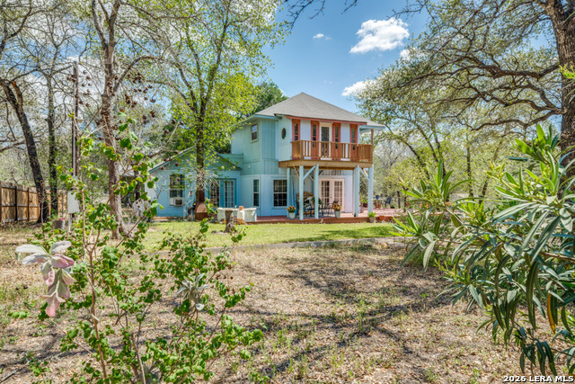 Listing photo id 2 for 1723 Medina Circle