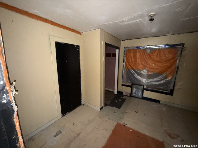 Image 3 of 8 For 118 Flato  