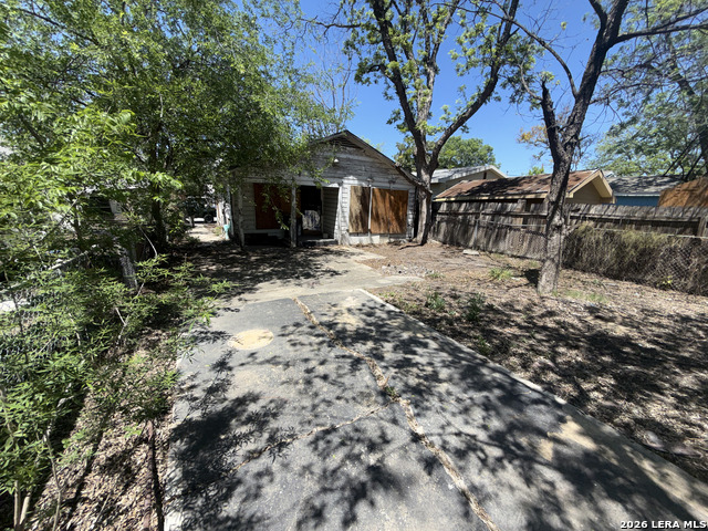 Image 6 of 8 For 118 Flato  