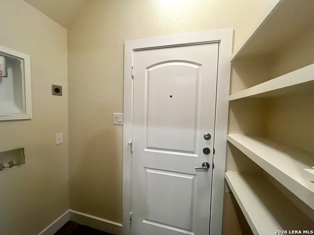 Image 11 of 25 For 913 Crystal Brook Cv