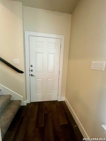 Image 4 of 25 For 913 Crystal Brook Cv