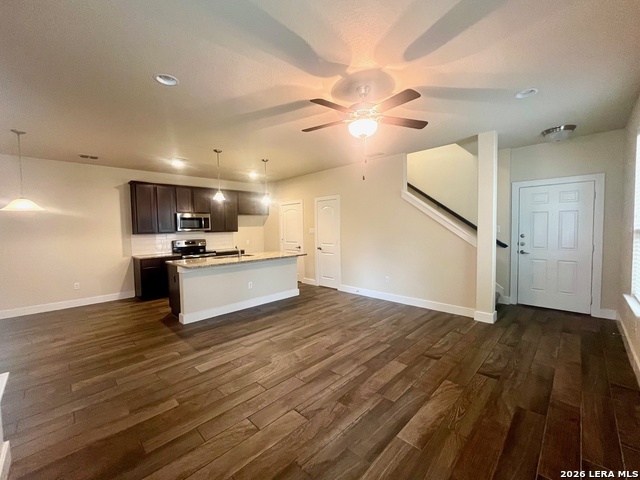 Image 7 of 25 For 913 Crystal Brook Cv