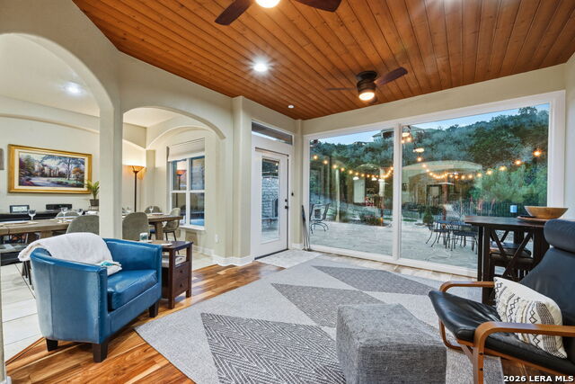 Image 29 of 74 For 18118 Resort View