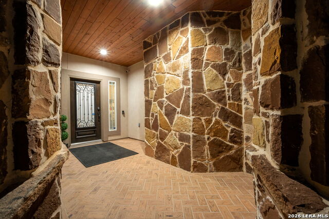 Image 5 of 74 For 18118 Resort View