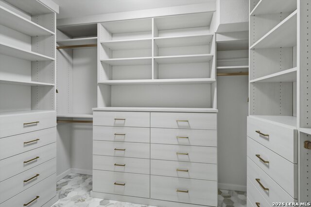 Image 13 of 37 For 19 Inwood Mnr